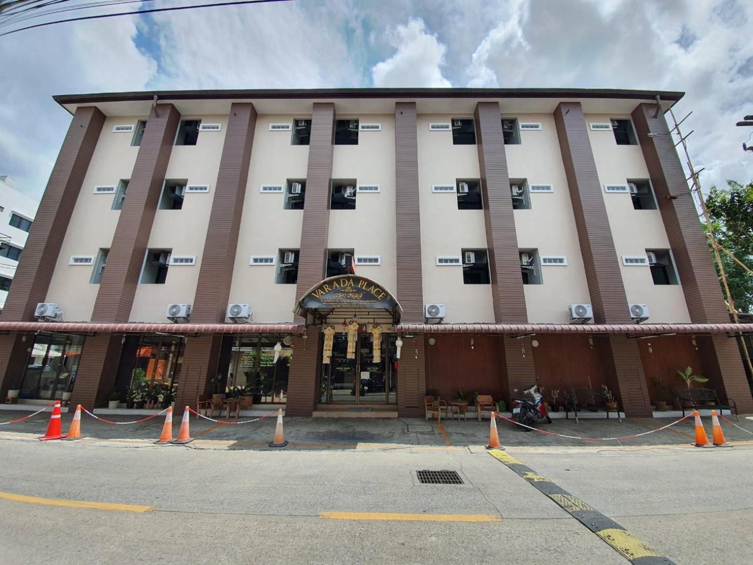 Varada Place Chiang Mai Exteriör bild